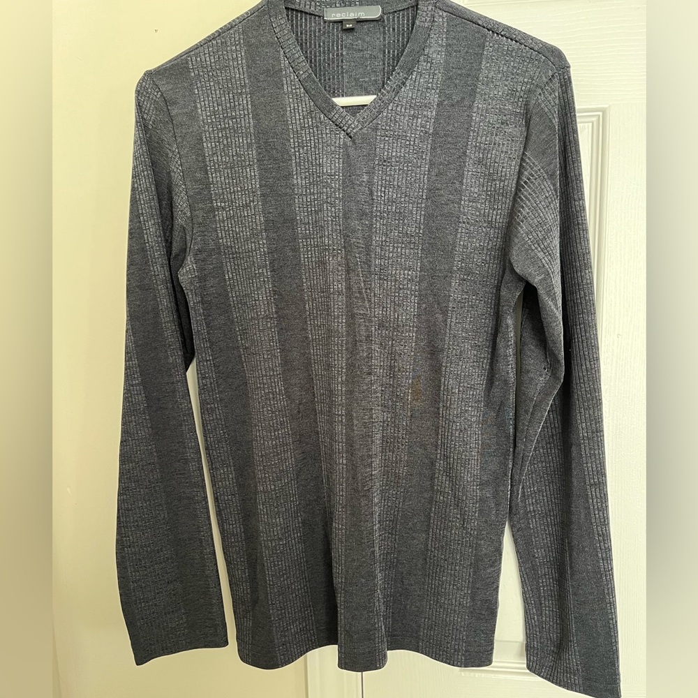 Reclaim v neck long sleeve tee size medium